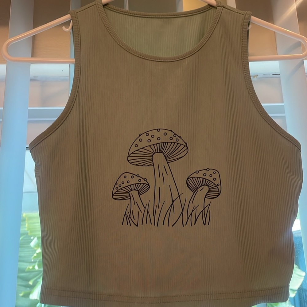 🤑SOLD🤑 SHEIN Cropped 🍄 SHROOM Tank (S)* - Picture 1 of 4